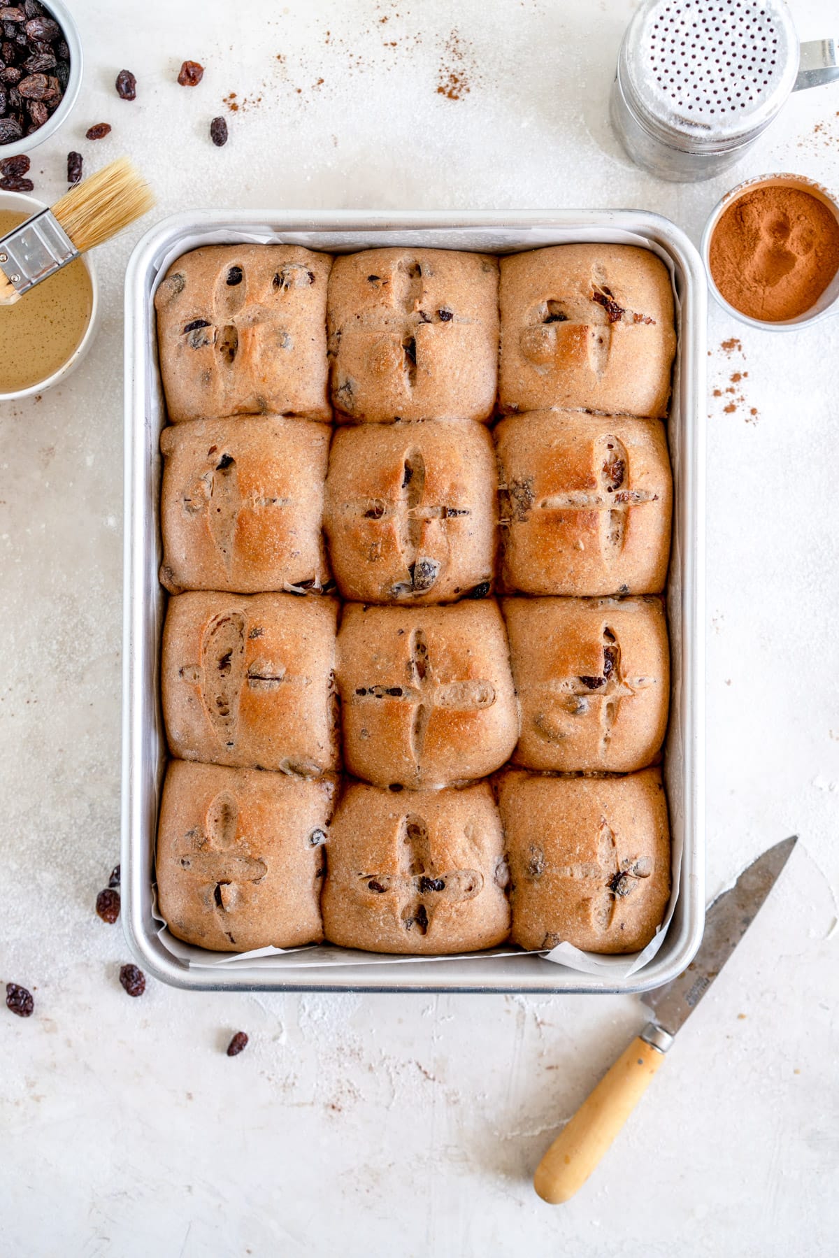 baked hot cross buns