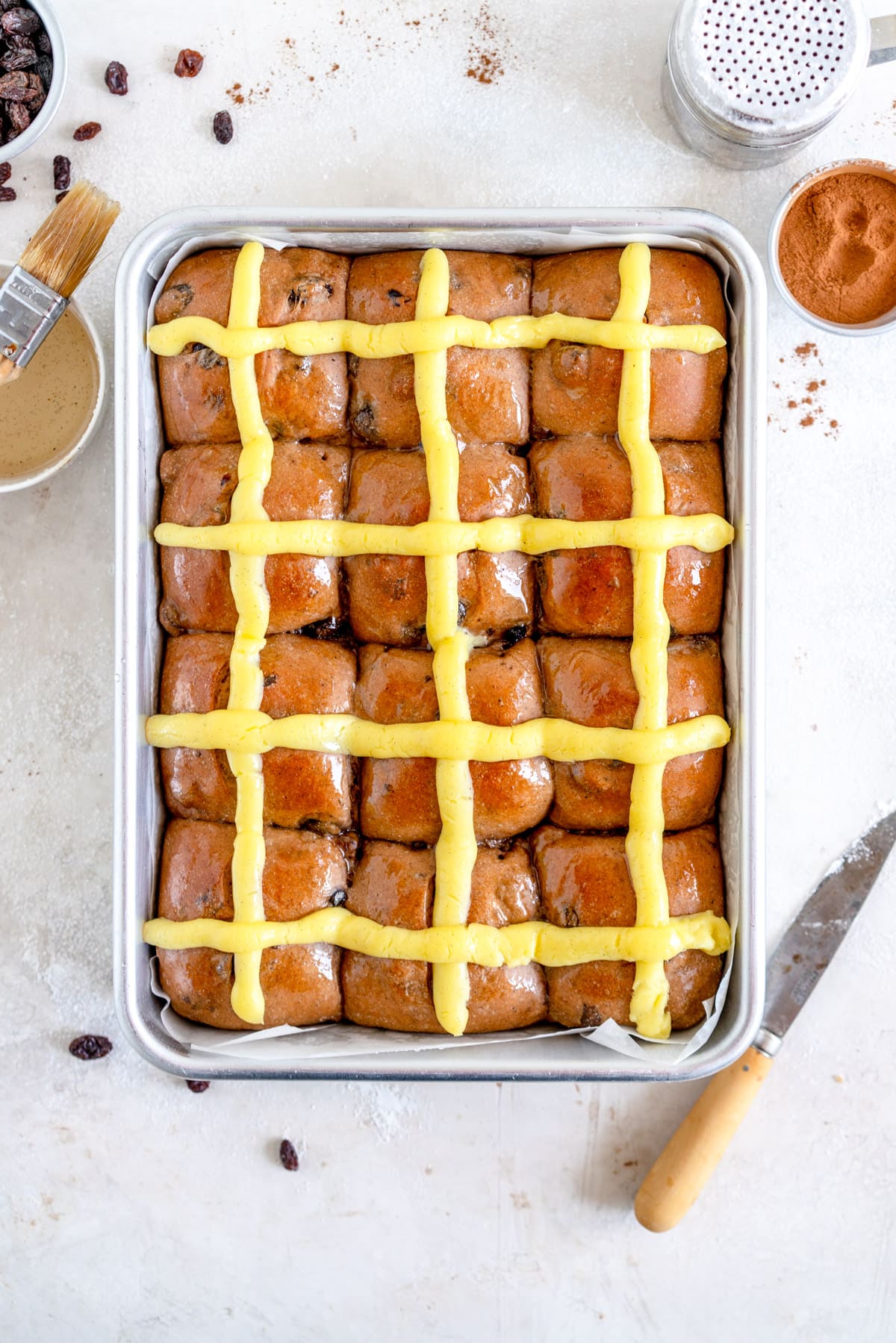 baked hot cross buns
