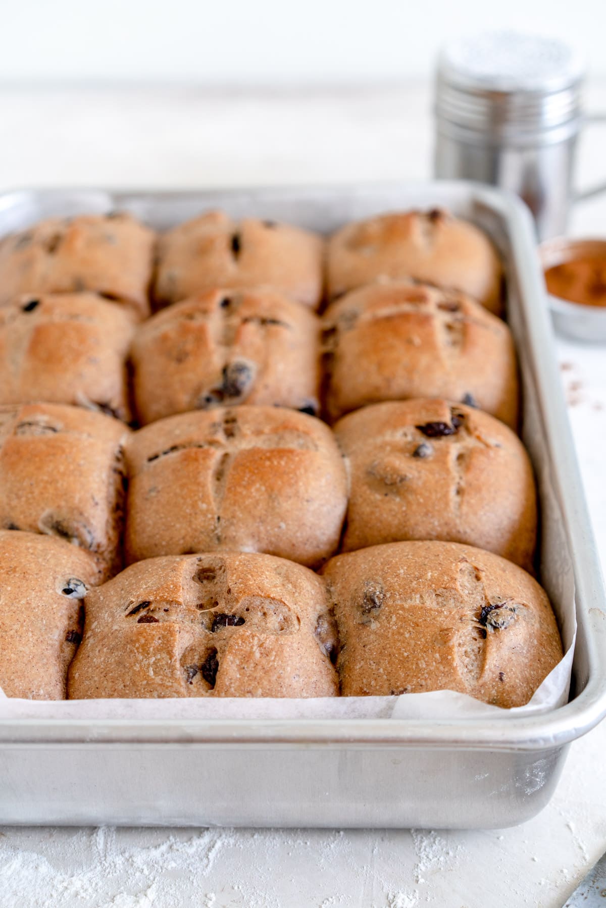 baked hot cross buns