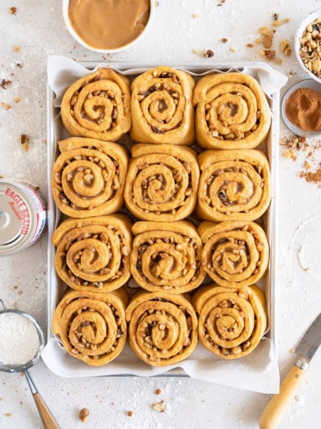cropped-carrot-cake-cinnamon-rolls3.jpg