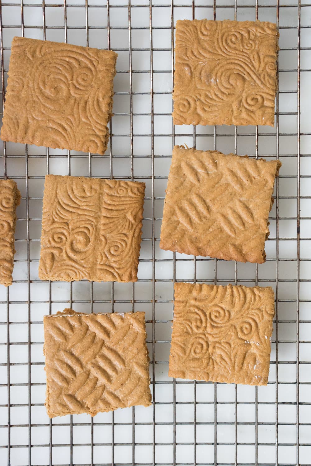Honey marshmallows and dark chocolate sandwiched between espresso graham crackers. The perfect anytime treat. Amazing toasted, or as they are.