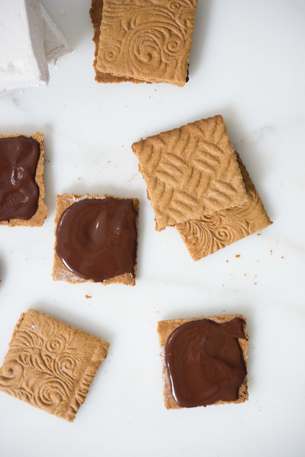 Honey marshmallows and dark chocolate sandwiched between espresso graham crackers. The perfect anytime treat. Amazing toasted, or as they are.