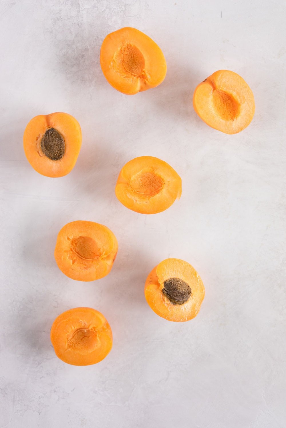 Apricot shortcake - a thick layer of apricot, lightly sweetened with honey, encased between layers of vanilla shortbread pastry. A classic favourite - perfect for a morning or afternoon tea. Super versatile, can be replicated with apple, pear, rhubarb etc