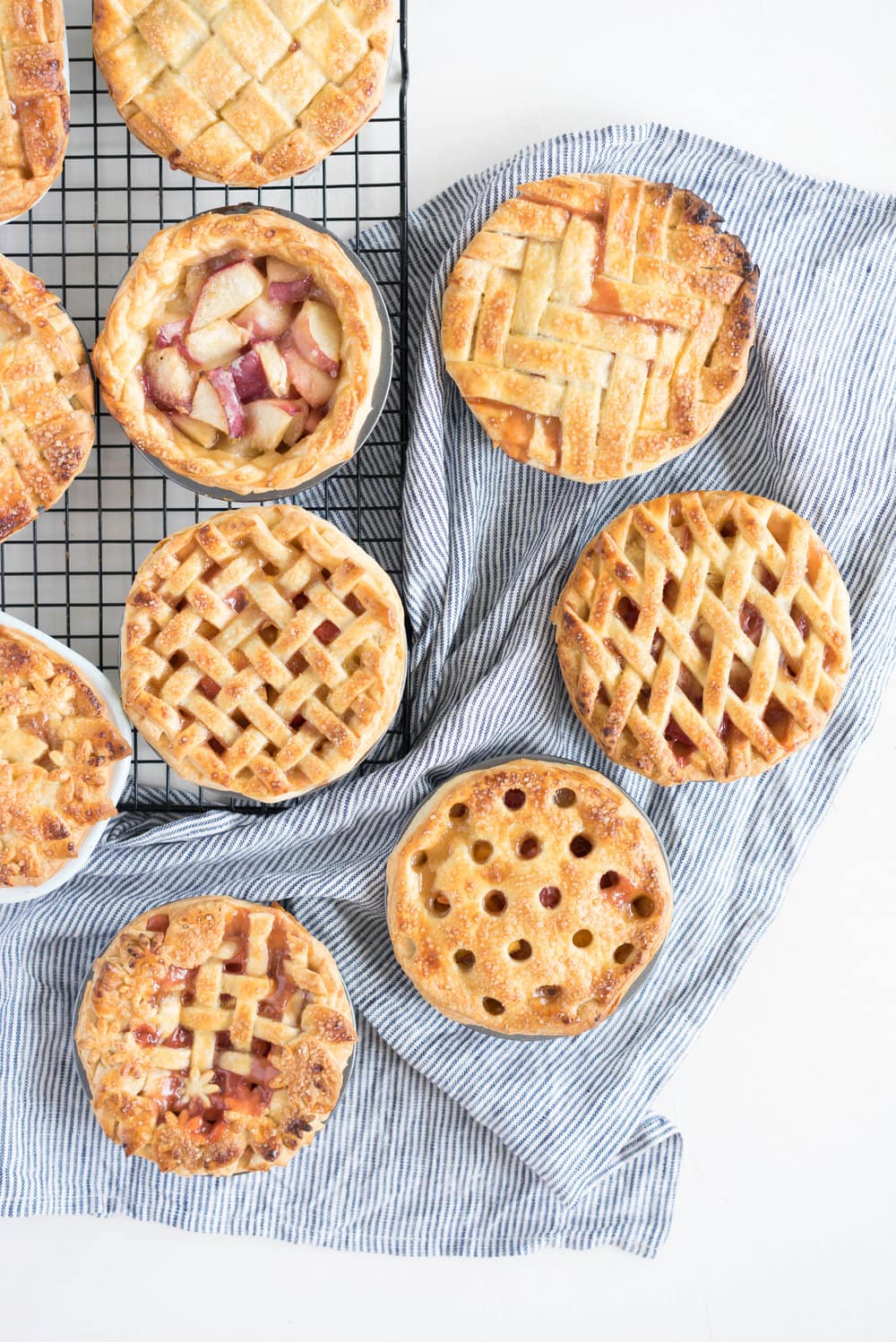 Mini peach pies - individual peach pies, perfect for a picnic, bbq, or summer dessert
