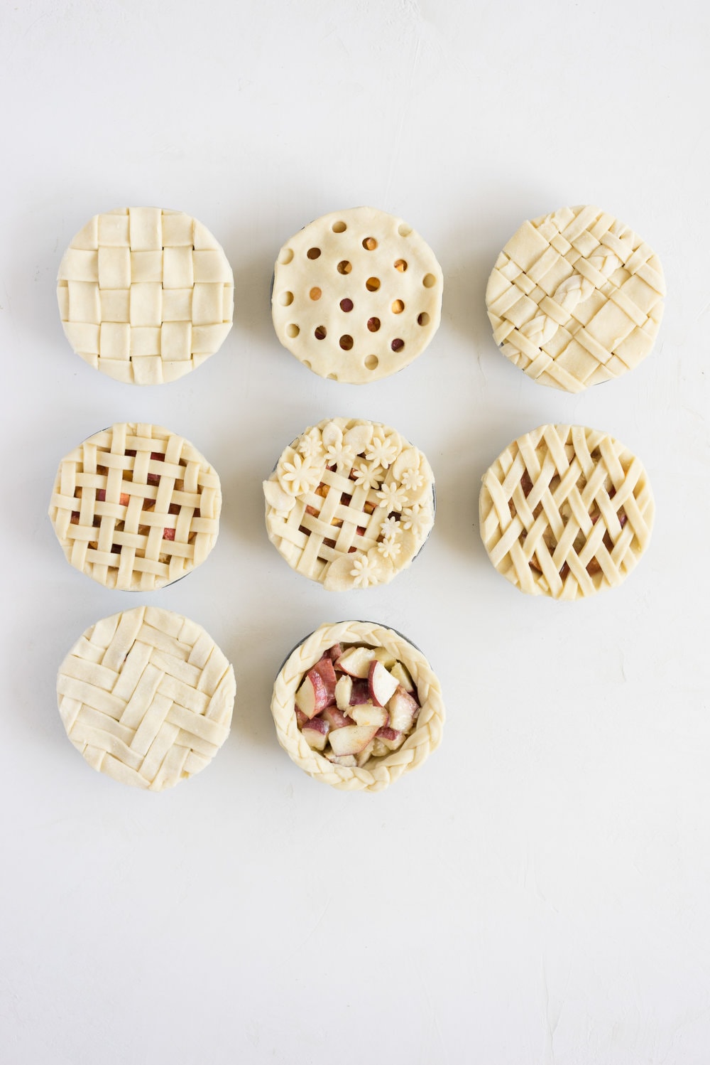 Mini peach pies - individual peach pies, perfect for a picnic, bbq, or summer dessert