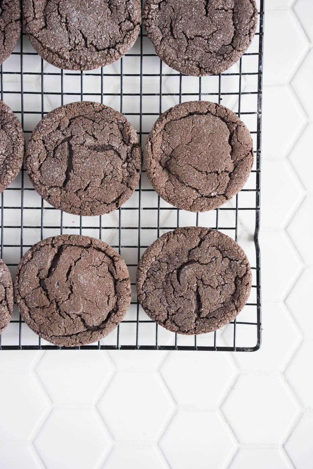 Chocolate earl grey ice cream sandwiches - creamy earl grey ice cream sandwiched between perfectly chewy chocolate sugar cookies. The dessert you never knew you needed. Until now.