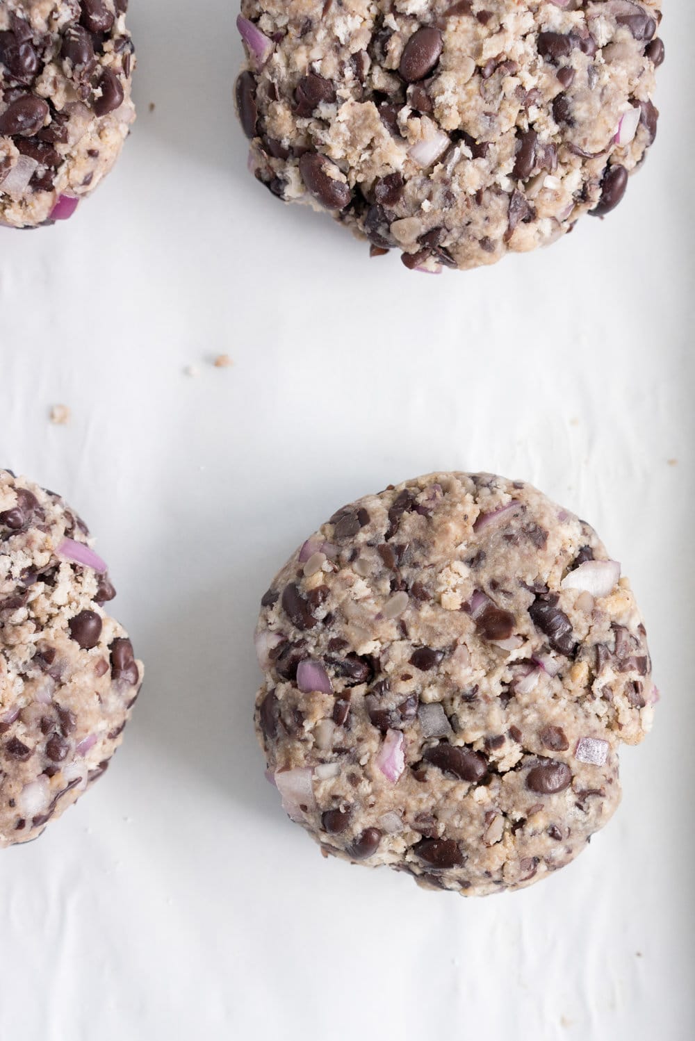 Black bean burgers with homemade brioche burger buns - the perfect vegetarian meal that even the staunchest of hamburger eater will love! #vegetarian #blackbeanburger