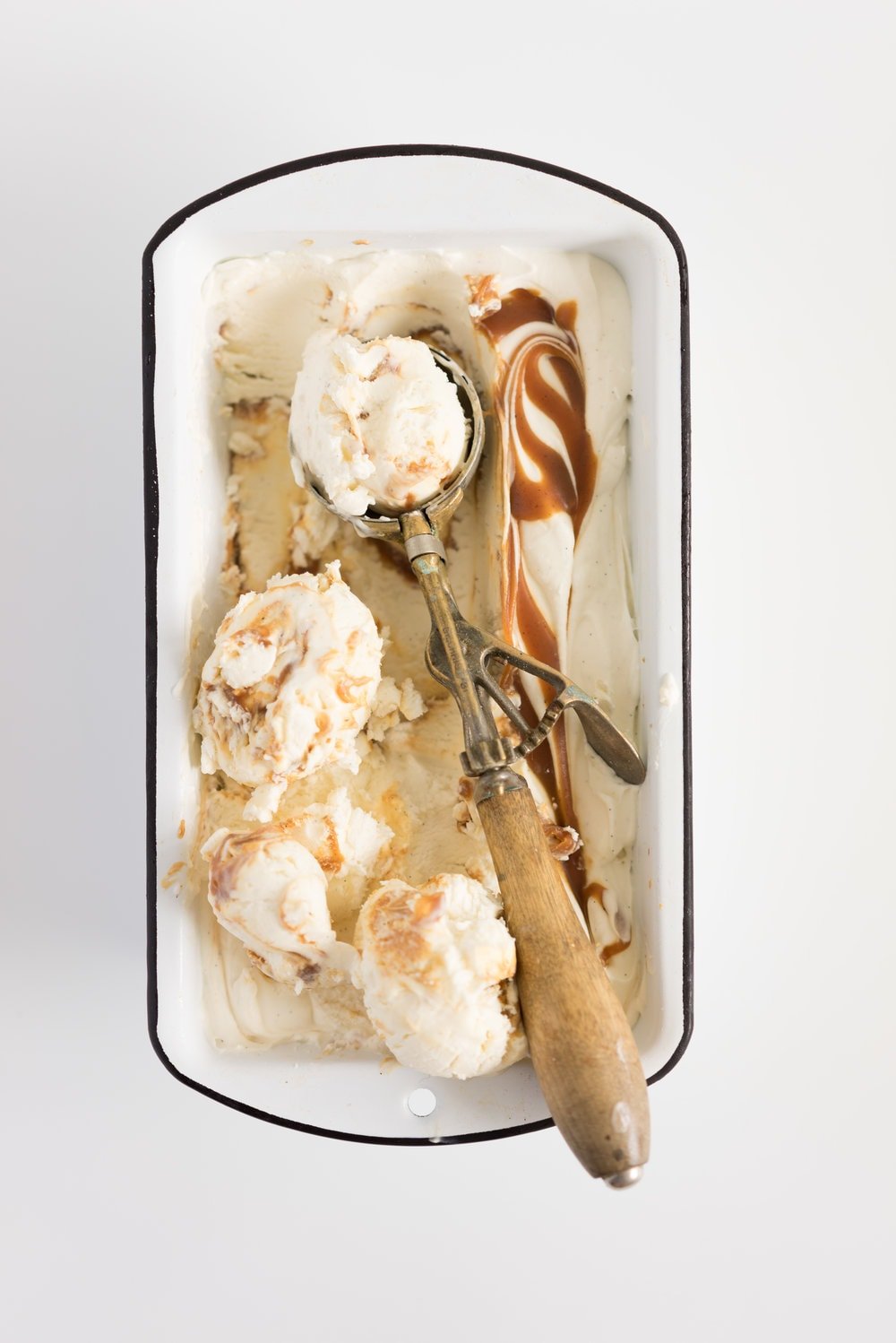 Salted Caramel No churn Ice Cream - creamy vanilla no churn ice cream is swirled with a spiced salted caramel ripple. A fancy wee twist on everyone's favourite no-churn recipe #nochurn #icecream #saltedcaramel #caramel #vanilla #nochurn