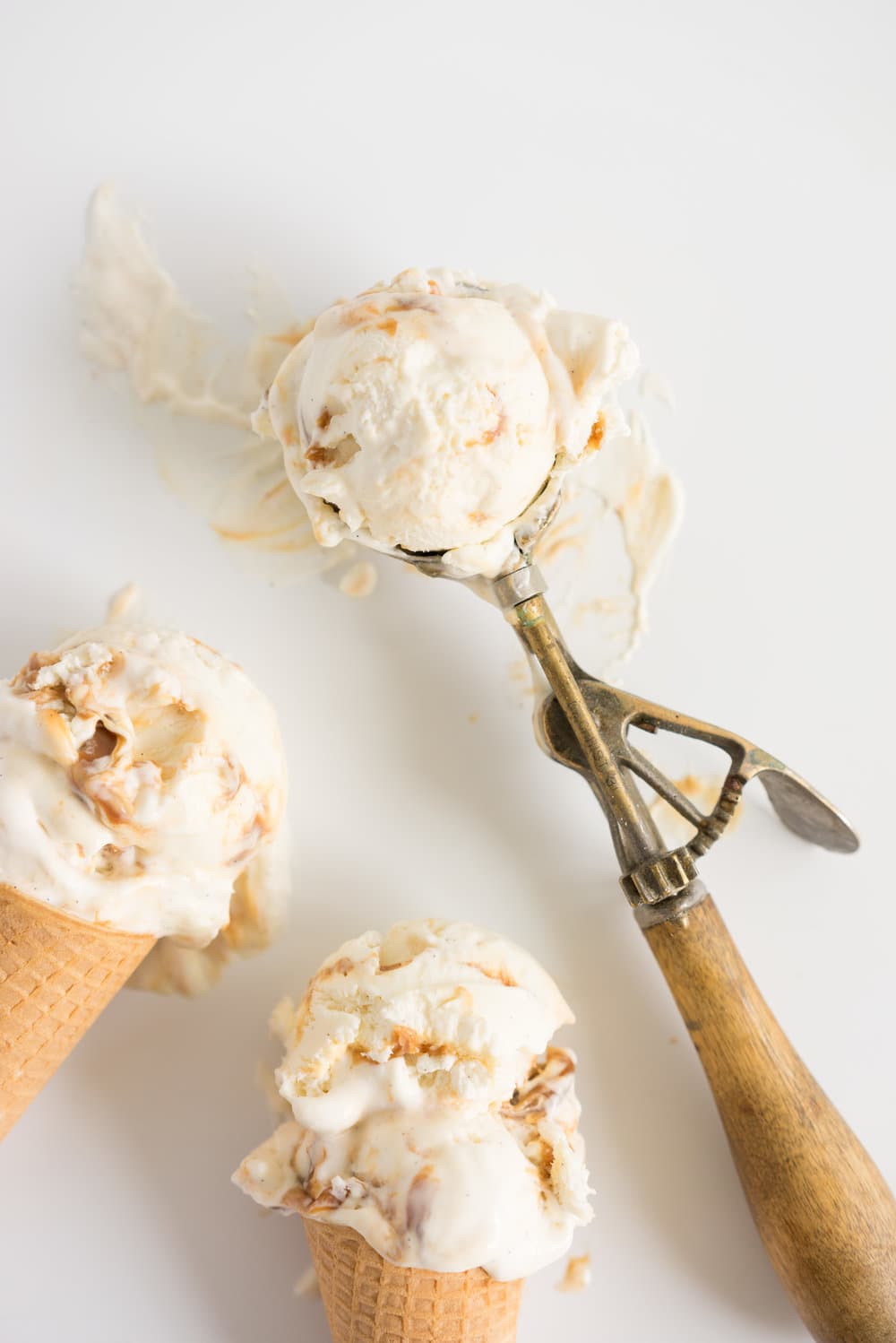 Salted Caramel No churn Ice Cream - creamy vanilla no churn ice cream is swirled with a spiced salted caramel ripple. A fancy wee twist on everyone's favourite no-churn recipe #nochurn #icecream #saltedcaramel #caramel #vanilla #nochurn