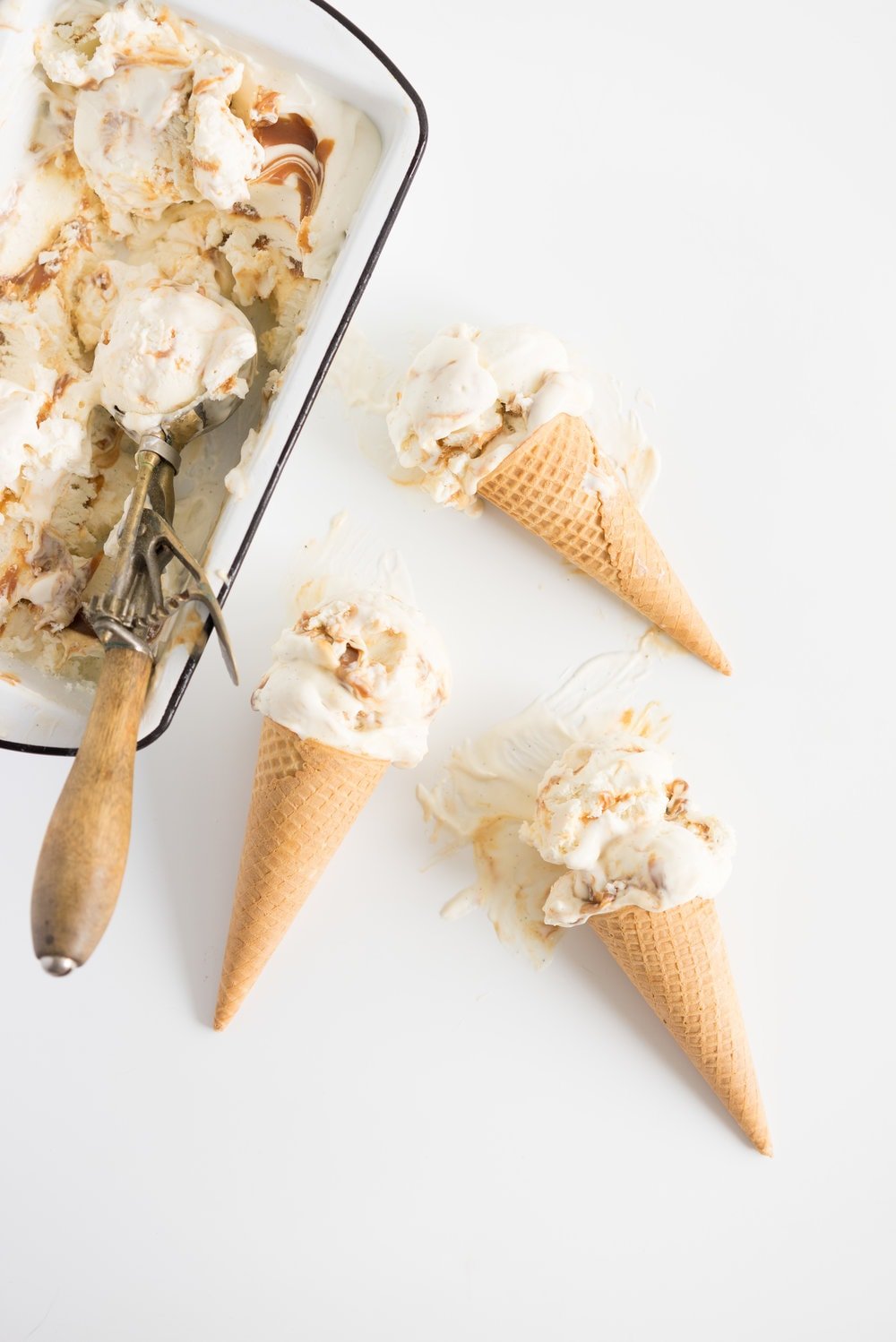 Salted Caramel No churn Ice Cream - creamy vanilla no churn ice cream is swirled with a spiced salted caramel ripple. A fancy wee twist on everyone's favourite no-churn recipe #nochurn #icecream #saltedcaramel #caramel #vanilla #nochurn