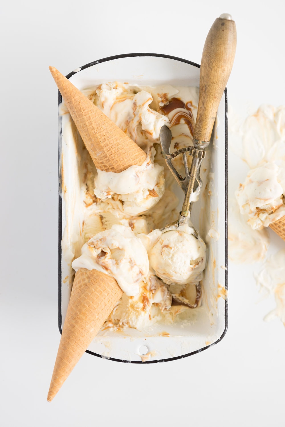 Salted Caramel No churn Ice Cream - creamy vanilla no churn ice cream is swirled with a spiced salted caramel ripple. A fancy wee twist on everyone's favourite no-churn recipe #nochurn #icecream #saltedcaramel #caramel #vanilla #nochurn