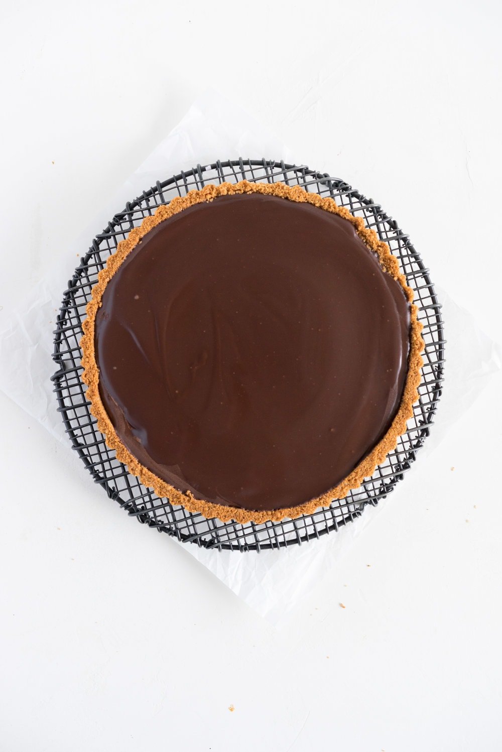 S'mores tart - brown butter graham cracker crust, silky chocolate ganache filling, and toasty vanilla bean marshmallow. #tart #chocolatetart #s'morestart #grahamcracker #smorestart #brownbutter #chocolateganache