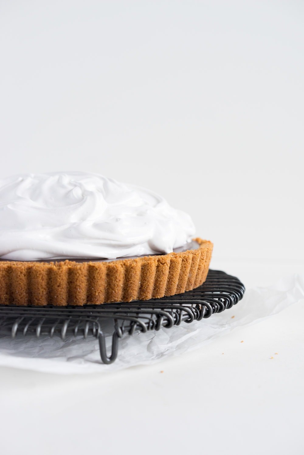 S'mores tart - brown butter graham cracker crust, silky chocolate ganache filling, and toasty vanilla bean marshmallow. #tart #chocolatetart #s'morestart #grahamcracker #smorestart #brownbutter #chocolateganache