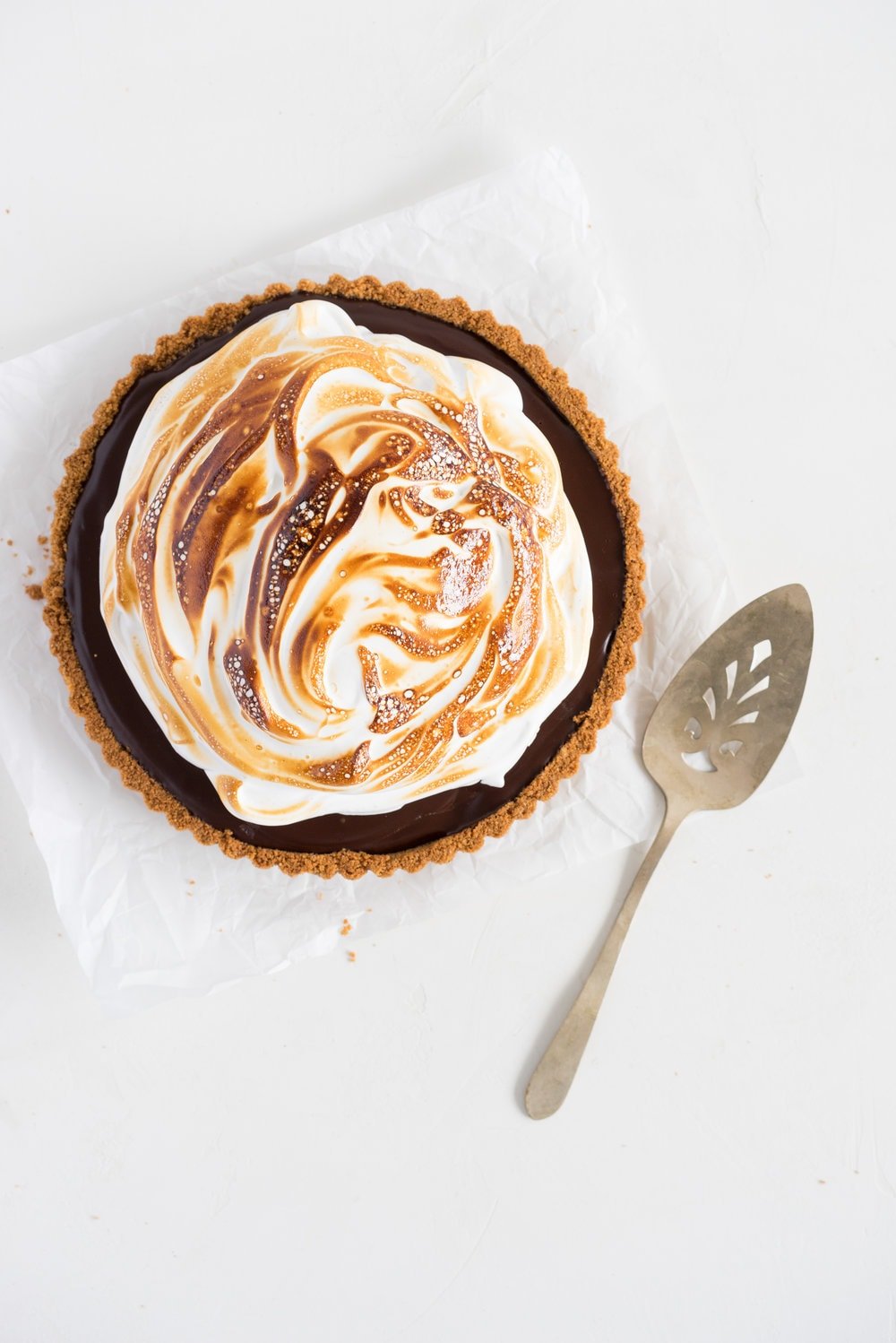 S'mores tart - brown butter graham cracker crust, silky chocolate ganache filling, and toasty vanilla bean marshmallow. #tart #chocolatetart #s'morestart #grahamcracker #smorestart #brownbutter #chocolateganache