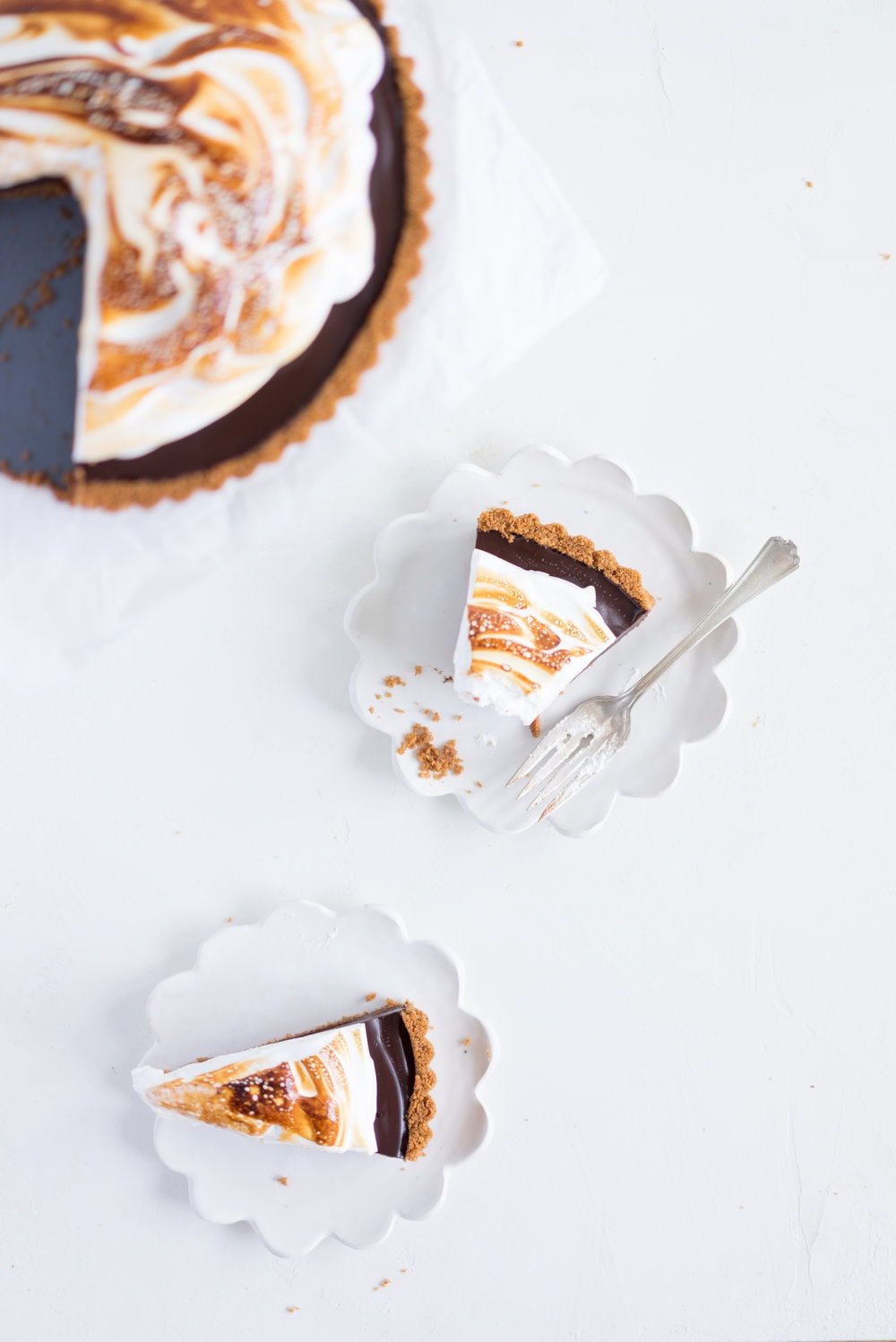 S'mores tart - brown butter graham cracker crust, silky chocolate ganache filling, and toasty vanilla bean marshmallow. #tart #chocolatetart #s'morestart #grahamcracker #smorestart #brownbutter #chocolateganache