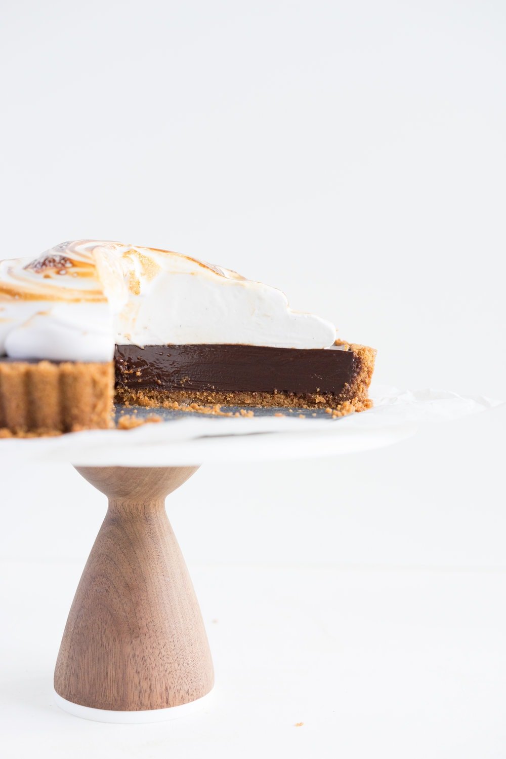 S'mores tart - brown butter graham cracker crust, silky chocolate ganache filling, and toasty vanilla bean marshmallow. #tart #chocolatetart #s'morestart #grahamcracker #smorestart #brownbutter #chocolateganache
