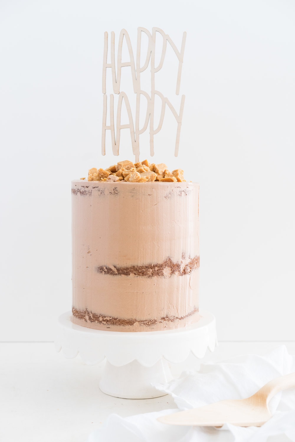 Peanut Butter Cake with Dark Chocolate Swiss Meringue Buttercream and Peanut Butter Crunch #cake #peanut butter