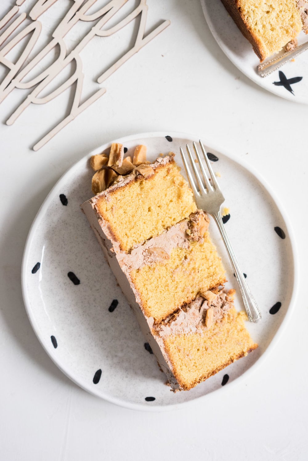 Peanut Butter Cake with Dark Chocolate Swiss Meringue Buttercream and Peanut Butter Crunch #cake #peanut butter