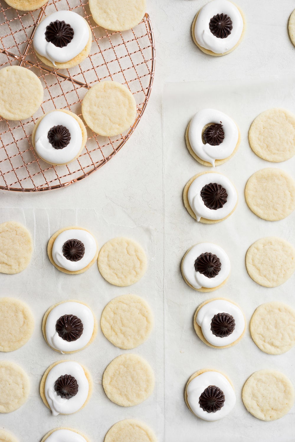 Vanilla Sandwich Cookie with Vanilla bean Marshmallow and Dark Chocolate Ganache. The perfect Holiday cookie.