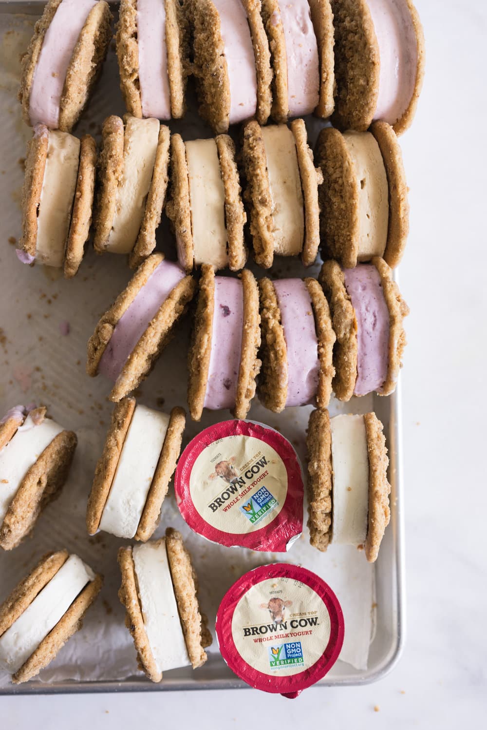 Frozen Yogurt Cookie Sandwiches with Brown Butter Streusel cookies from Cloudy Kitchen. Streusel Cookies sandwich a creamy, dreamy frozen yogurt, which is incredibly easy to whip up, and requires no straining of the yogurt! #frozenyogurt #frozenyoghurt #cookiesandwich