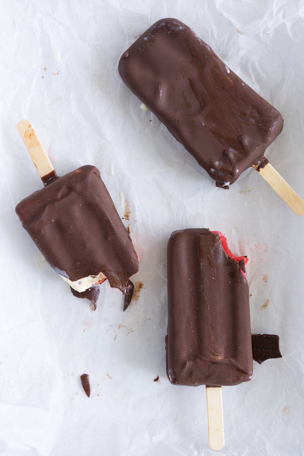 A homemade take on the New Zealand Childhood favourite Jelly Tips - the top of ice cream pops are filled with jelly before being topped up with creamy vanilla bean ice cream, then dipped in a dark chocolate topping.