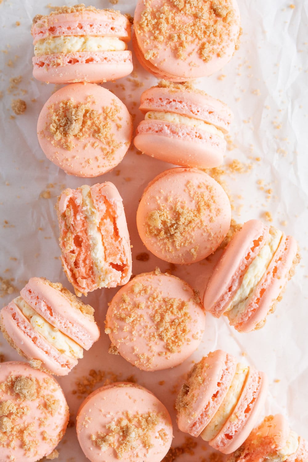 Roasted Peach Streusel Macarons - inspired by the peach cobbler, these french macarons have a roasted peach german buttercream, and a brown butter streusel crunch #macarons #peachcobbler #frenchmacaron #roastedpeach #germanbuttercream