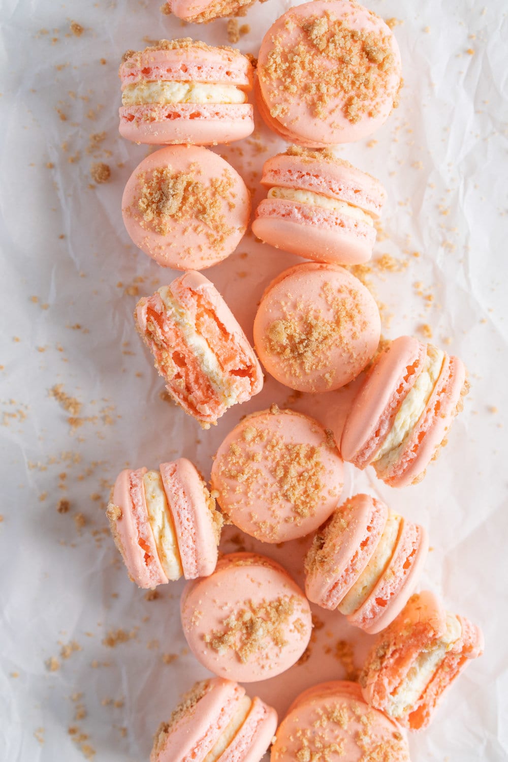 Roasted Peach Streusel Macarons - inspired by the peach cobbler, these french macarons have a roasted peach german buttercream, and a brown butter streusel crunch #macarons #peachcobbler #frenchmacaron #roastedpeach #germanbuttercream