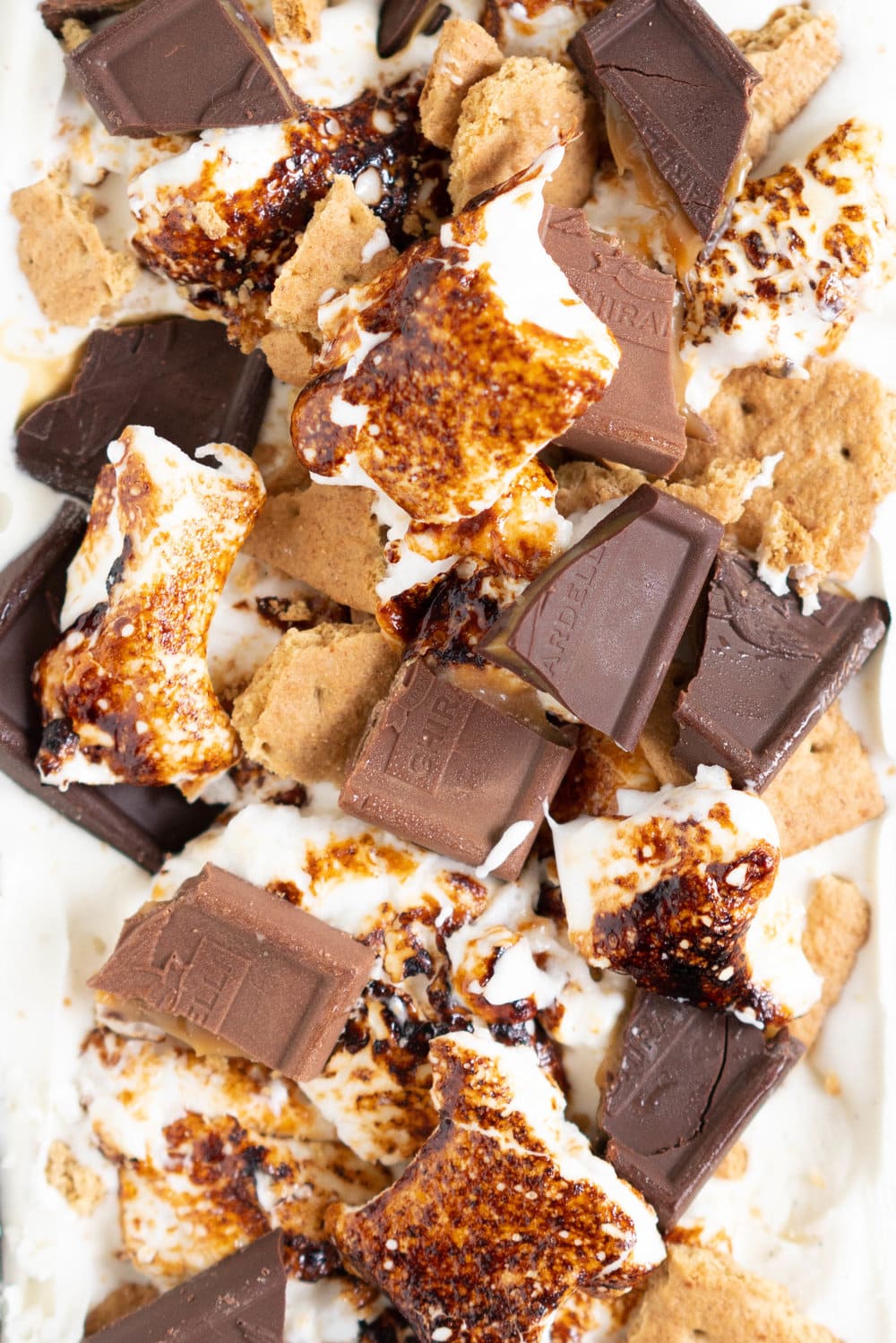 S'mores Philadelphia Style Ice cream - creamy vanilla philadelphia style ice cream is layered with toasted marshmallow pieces, chocolate shards and crushed graham crackers. Philadelphia ice cream is incredibly easy to make and the perfect base for this s'mores ice cream #smores #s'mores #icecream #philadelphiastyle #vanillaicecream