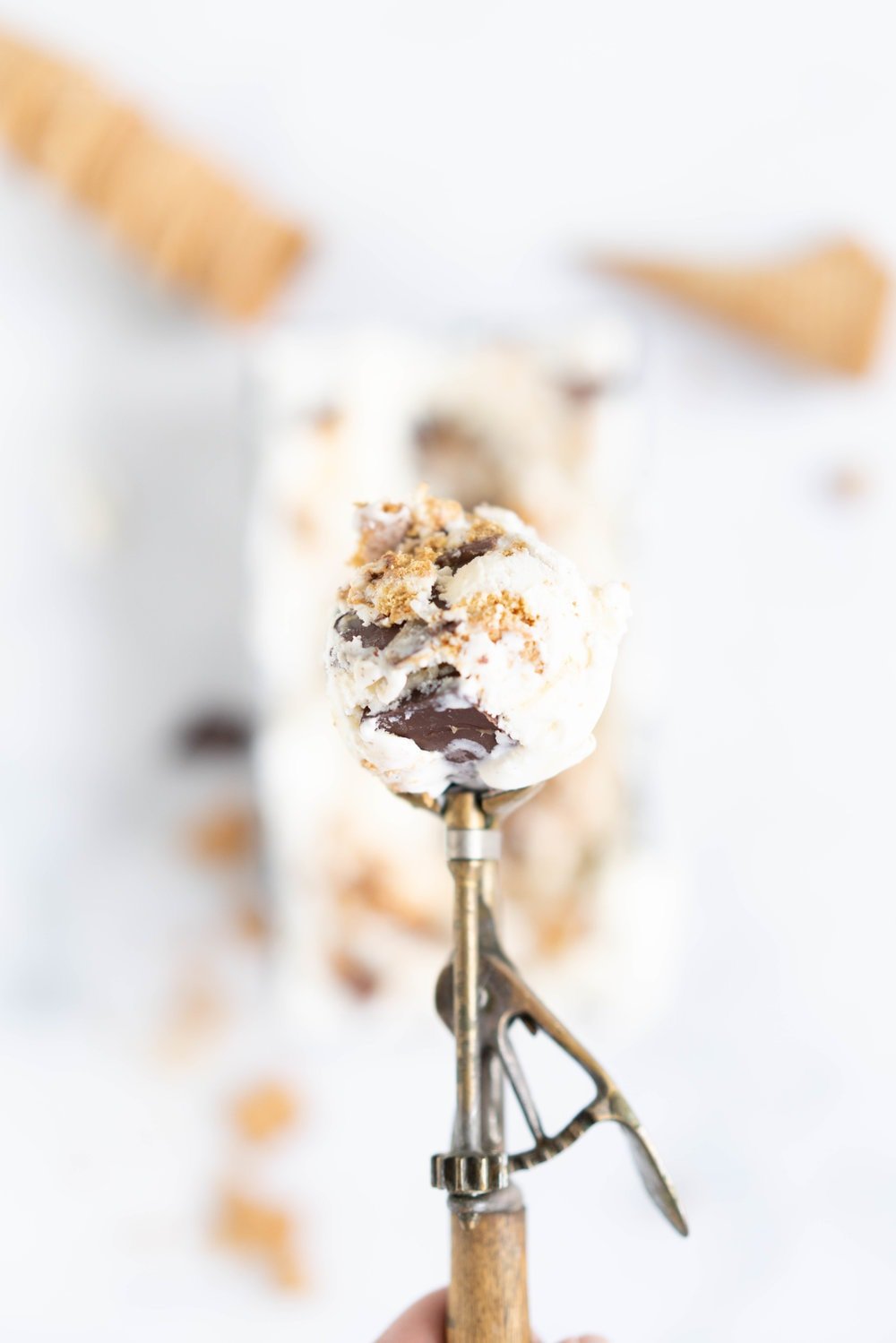 S'mores Philadelphia Style Ice cream - creamy vanilla philadelphia style ice cream is layered with toasted marshmallow pieces, chocolate shards and crushed graham crackers. Philadelphia ice cream is incredibly easy to make and the perfect base for this s'mores ice cream #smores #s'mores #icecream #philadelphiastyle #vanillaicecream