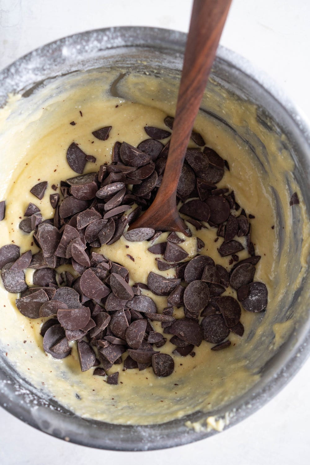 Chocolate Chunk Olive Oil Ricotta cake with Dark Chocolate buttercream - this cake is flavoursome from the olive oil, with a perfect crumb from the ricotta in the batter. It is studded with dark chocolate chunks throughout, and finished with a silky smooth dark chocolate buttercream. The perfect elevated loaf cake. #loafcake #poundcake #ricottacake