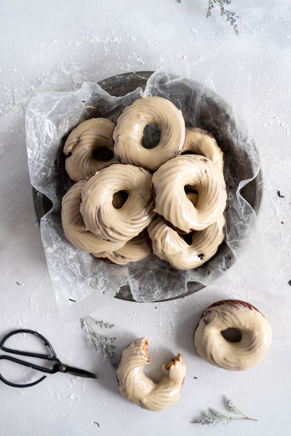 Earl Grey Crullers with Earl Grey Glaze. Perfectly flaky earl grey infused choux pastry is fried into golden brown crullers, then glazed with a delicately flavoured Earl Grey Glaze. #earlgrey #cruller #doughnuts #donuts #baking #fried #choux #chouxpastry