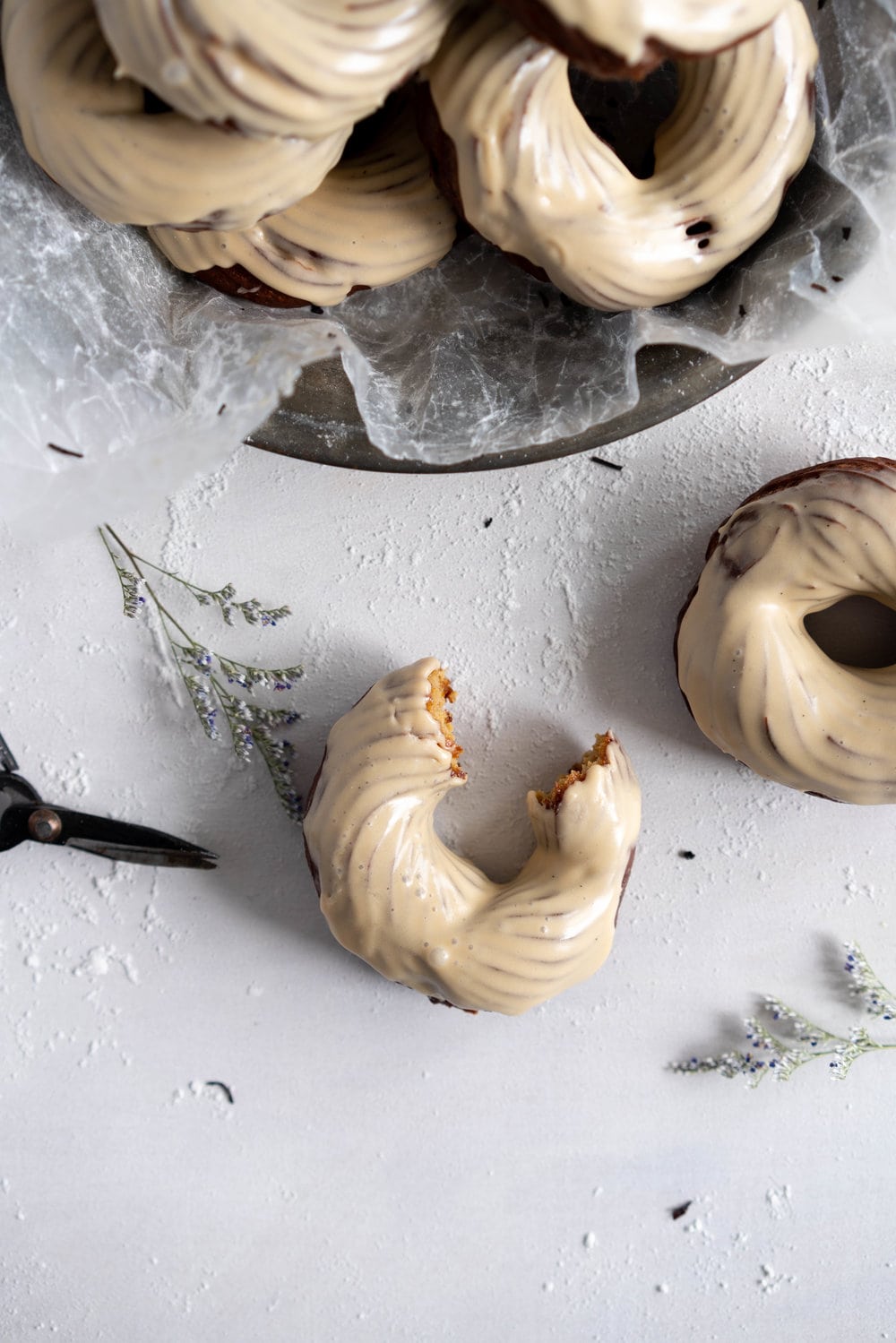 Earl Grey Crullers with Earl Grey Glaze. Perfectly flaky earl grey infused choux pastry is fried into golden brown crullers, then glazed with a delicately flavoured Earl Grey Glaze. #earlgrey #cruller #doughnuts #donuts #baking #fried #choux #chouxpastry
