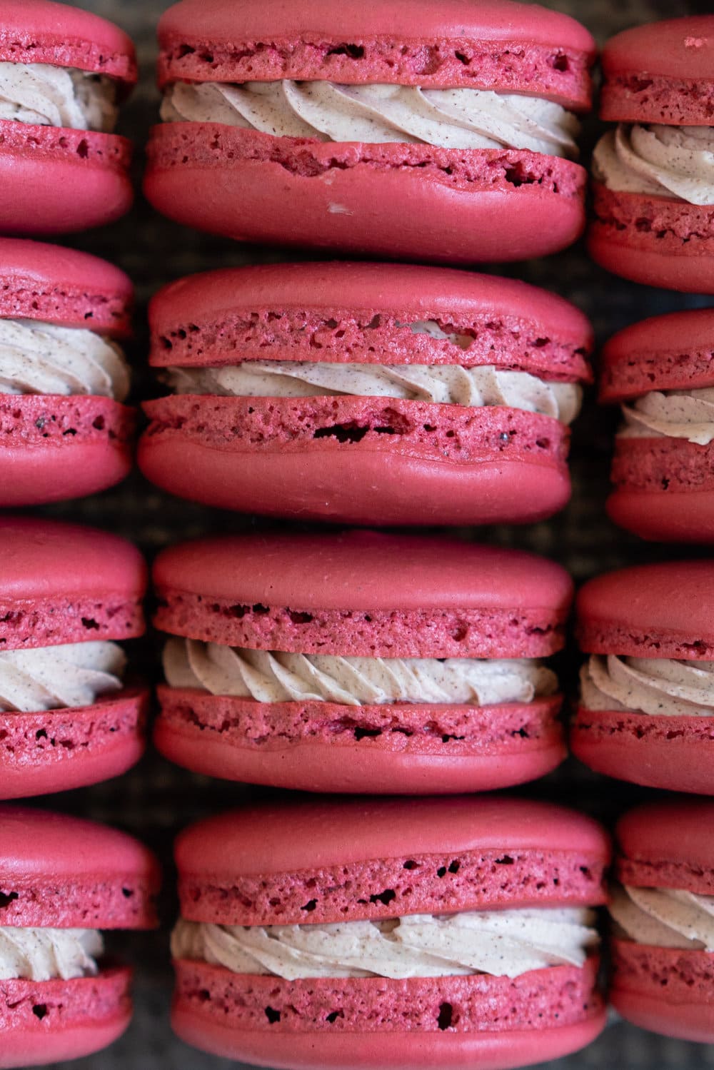 The perfect Fall French Macaron - Macaron shells are filled with a smooth apple butter and spiced swiss meringue buttercream. #frenchmacaron #applemacaron