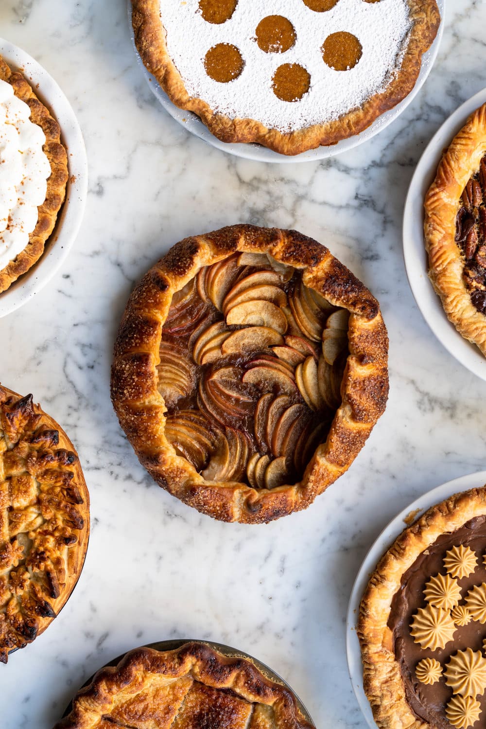 Nine of the Best Thanksgiving Pie Recipes: the Ultimate Pie Roundup Post! This roundup post lists some of the best thanksgiving pie recipes - there is literally something for everyone. Make just one or mix and match for the ultimate thanksgiving pie spread. #thanksgiving #pierecipes #roundup