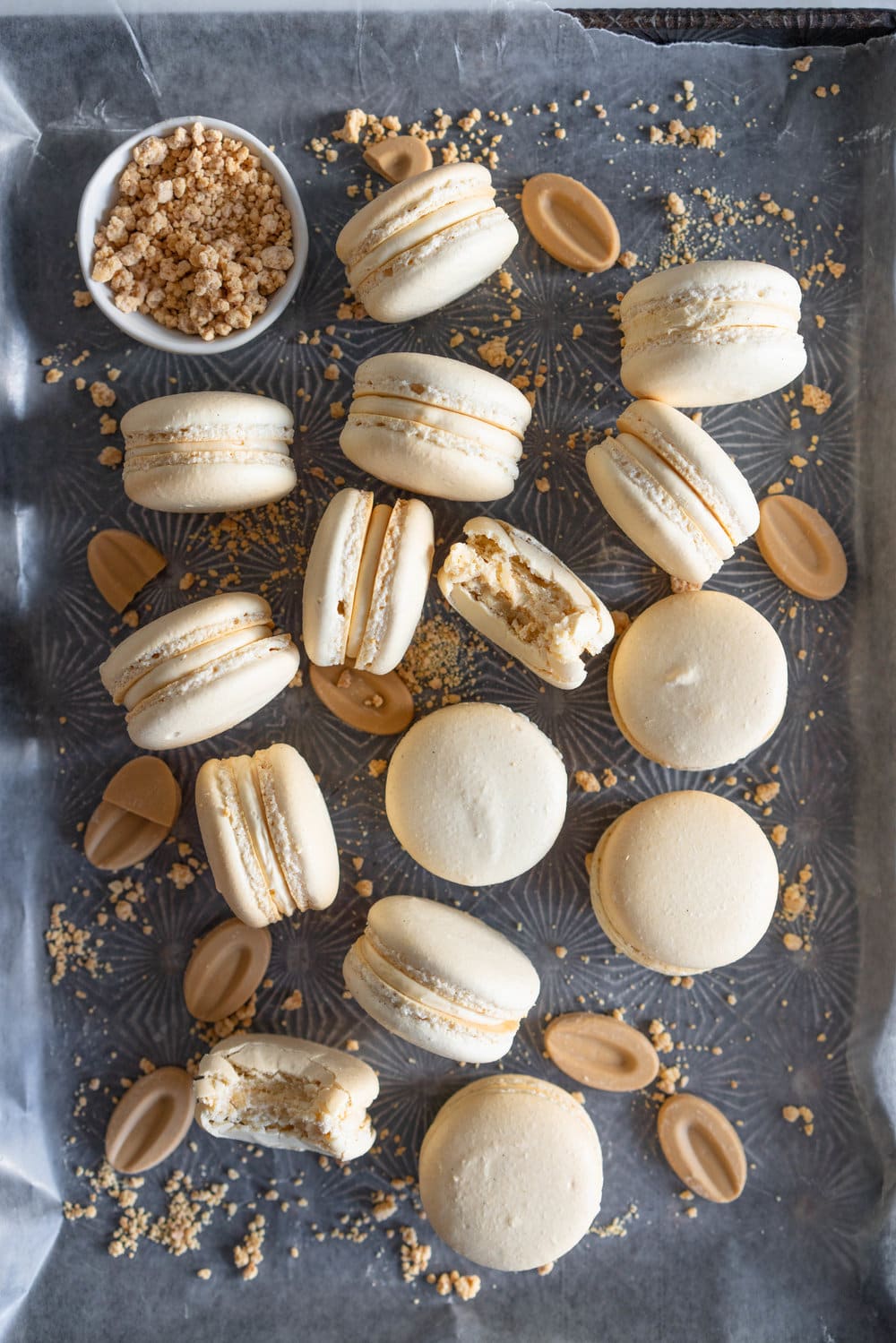 Toasted Sugar Vanilla Bean Macaron shells are sandwiched with a silky, creamy German buttercream loaded with caramelised white chocolate, Subtle elevated flavours makes this a perfect simple recipe that is sure to wow your friends or make the perfect treat or gift. #frenchmacaron #macaronrecipe