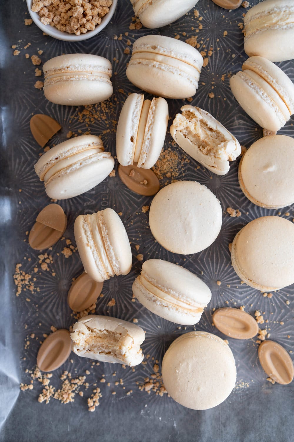 Toasted Sugar Vanilla Bean Macaron shells are sandwiched with a silky, creamy German buttercream loaded with caramelised white chocolate, Subtle elevated flavours makes this a perfect simple recipe that is sure to wow your friends or make the perfect treat or gift. #frenchmacaron #macaronrecipe