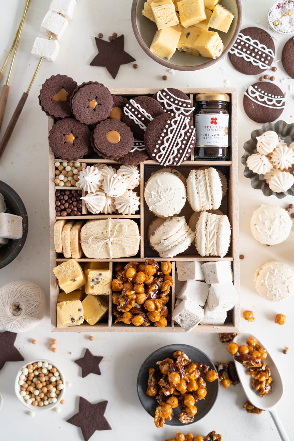 The Ultimate Vanilla Bean Christmas Box. All of the christmas treats for your recipe planning for this upcoming holiday season! Chocolate Shortbread cookies with Vanilla bean Dulce de Leche filling, vanilla bean meringues, vanilla bean macarons, Vanilla bean shortbread, vanilla bean passionfruit fudge, vanilla bean salted caramel nut mix, and vanilla bean marshmallows. The perfect treat box for christmas!