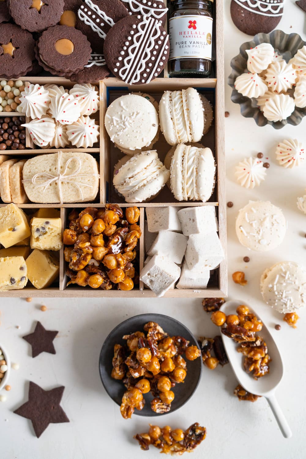 The Ultimate Vanilla Bean Christmas Box. All of the christmas treats for your recipe planning for this upcoming holiday season! Chocolate Shortbread cookies with Vanilla bean Dulce de Leche filling, vanilla bean meringues, vanilla bean macarons, Vanilla bean shortbread, vanilla bean passionfruit fudge, vanilla bean salted caramel nut mix, and vanilla bean marshmallows. The perfect treat box for christmas!