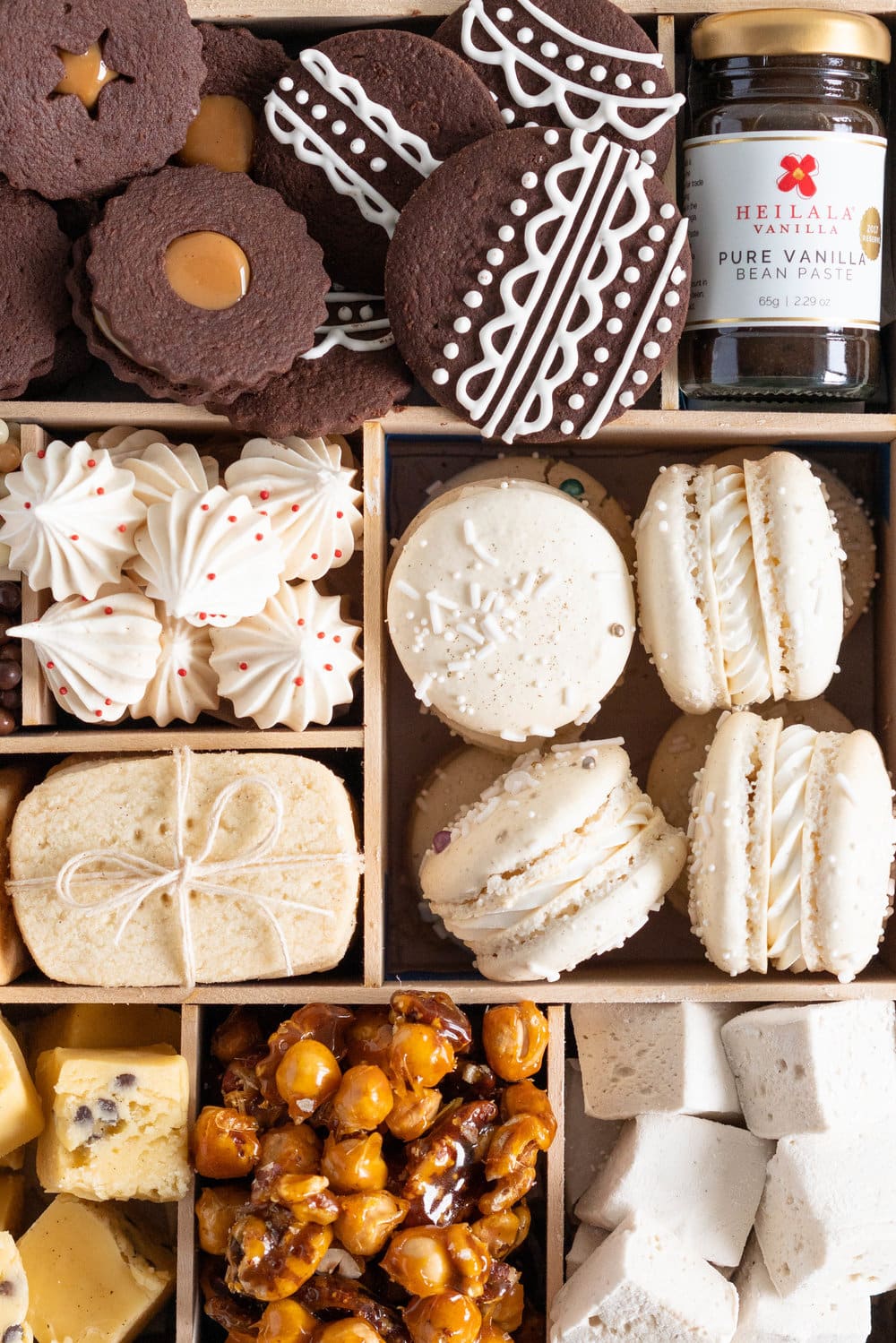 The Ultimate Vanilla Bean Christmas Box. All of the christmas treats for your recipe planning for this upcoming holiday season! Chocolate Shortbread cookies with Vanilla bean Dulce de Leche filling, vanilla bean meringues, vanilla bean macarons, Vanilla bean shortbread, vanilla bean passionfruit fudge, vanilla bean salted caramel nut mix, and vanilla bean marshmallows. The perfect treat box for christmas!