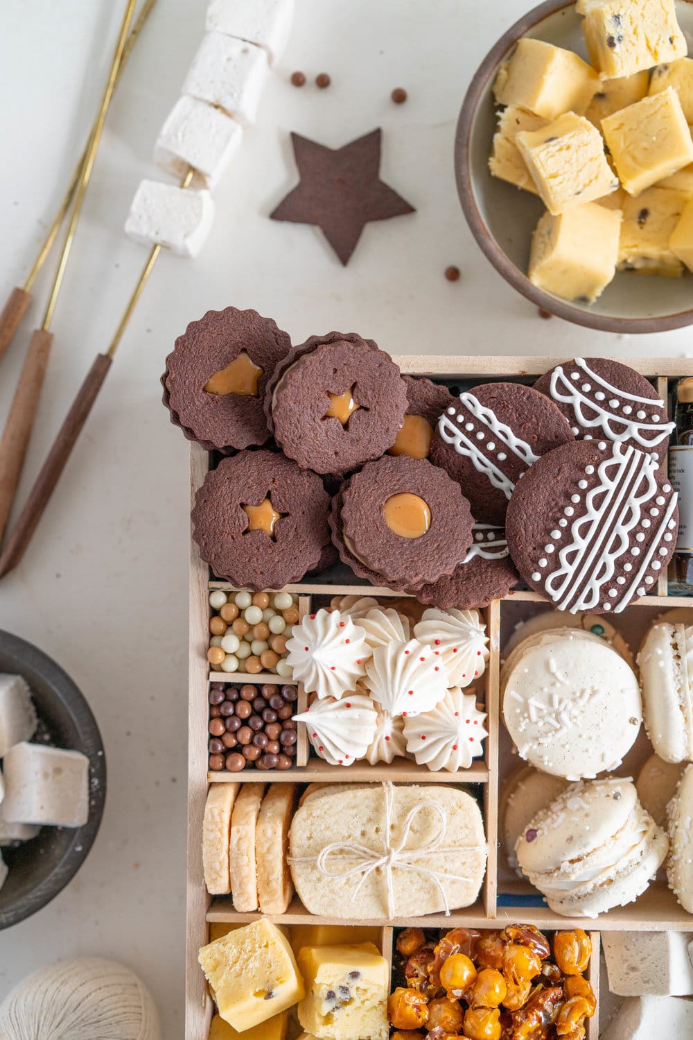 The Ultimate Vanilla Bean Christmas Box. All of the christmas treats for your recipe planning for this upcoming holiday season! Chocolate Shortbread cookies with Vanilla bean Dulce de Leche filling, vanilla bean meringues, vanilla bean macarons, Vanilla bean shortbread, vanilla bean passionfruit fudge, vanilla bean salted caramel nut mix, and vanilla bean marshmallows. The perfect treat box for christmas!