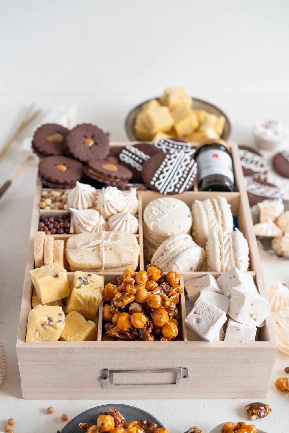 The Ultimate Vanilla Bean Christmas Box. All of the christmas treats for your recipe planning for this upcoming holiday season! Chocolate Shortbread cookies with Vanilla bean Dulce de Leche filling, vanilla bean meringues, vanilla bean macarons, Vanilla bean shortbread, vanilla bean passionfruit fudge, vanilla bean salted caramel nut mix, and vanilla bean marshmallows. The perfect treat box for christmas!