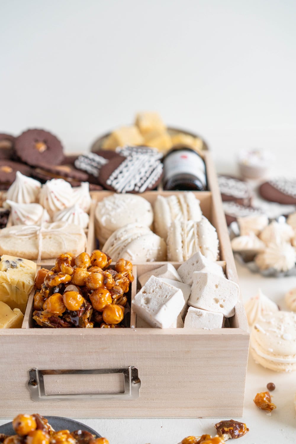 The Ultimate Vanilla Bean Christmas Box. All of the christmas treats for your recipe planning for this upcoming holiday season! Chocolate Shortbread cookies with Vanilla bean Dulce de Leche filling, vanilla bean meringues, vanilla bean macarons, Vanilla bean shortbread, vanilla bean passionfruit fudge, vanilla bean salted caramel nut mix, and vanilla bean marshmallows. The perfect treat box for christmas!