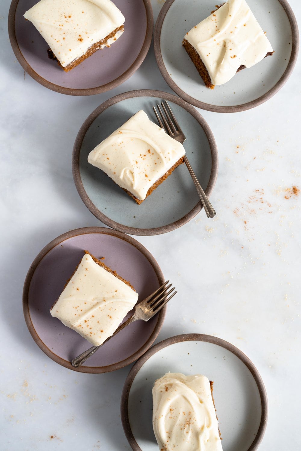Gingerbread Sheet Cake with Maple Cream Cheese Frosting - a warming spiced cake, topped with a silky, maple, ream cheese frosting. A super simple yet delicious cake, perfect for feeding a crowd or for a quick holiday pick me up.