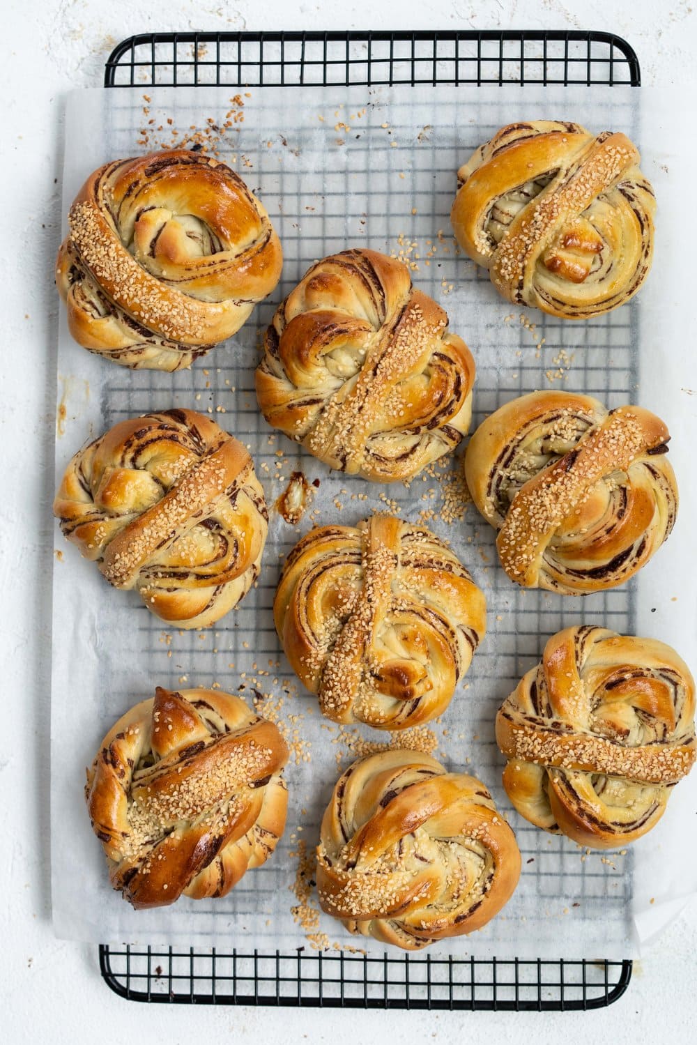 Dark Chocolate, Tahini, and Sesame Buns - a variation on the traditional swedish cinnamon bun, sweet dough is filled with a dark chocolate tahini spread, before being rolled out and twirled into perfect little buns. These are easy to make, and super pretty, not to mention crazy delicious. #swedishbuns #tahini #chocolate