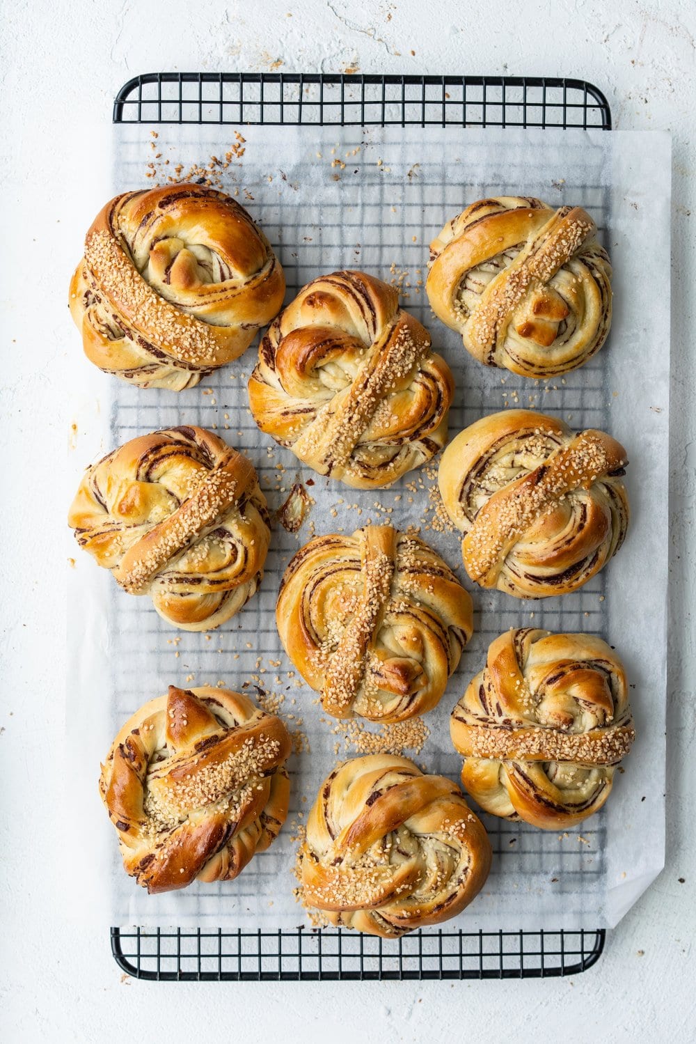 Dark Chocolate, Tahini, and Sesame Buns - a variation on the traditional swedish cinnamon bun, sweet dough is filled with a dark chocolate tahini spread, before being rolled out and twirled into perfect little buns. These are easy to make, and super pretty, not to mention crazy delicious. #swedishbuns #tahini #chocolate