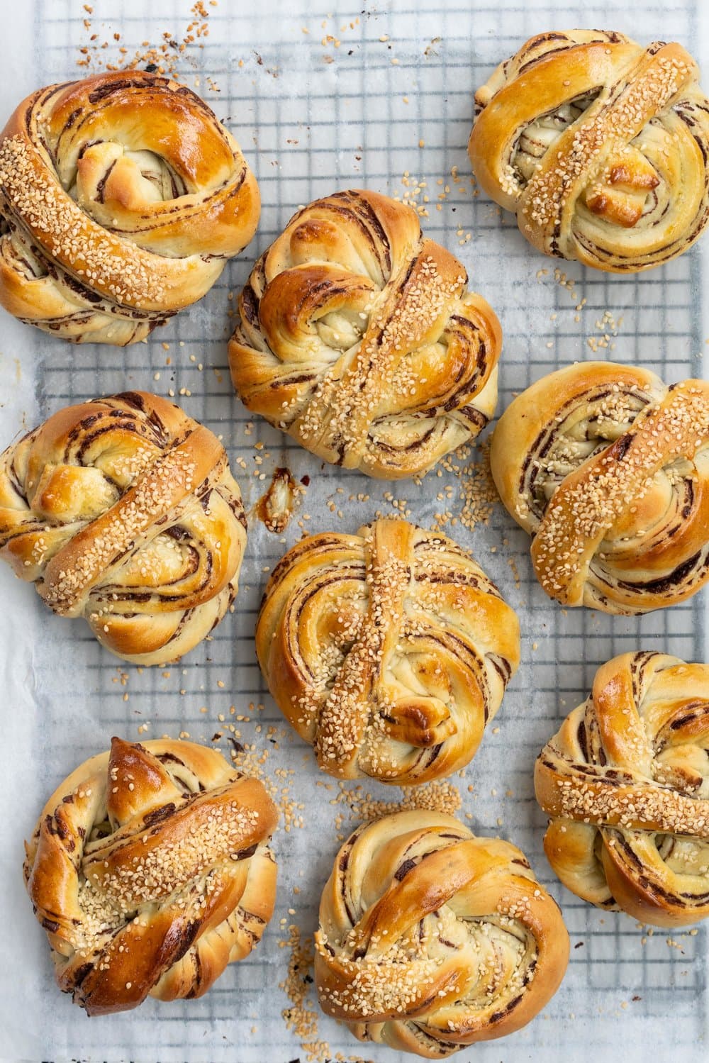 Dark Chocolate, Tahini, and Sesame Buns - a variation on the traditional swedish cinnamon bun, sweet dough is filled with a dark chocolate tahini spread, before being rolled out and twirled into perfect little buns. These are easy to make, and super pretty, not to mention crazy delicious. #swedishbuns #tahini #chocolate