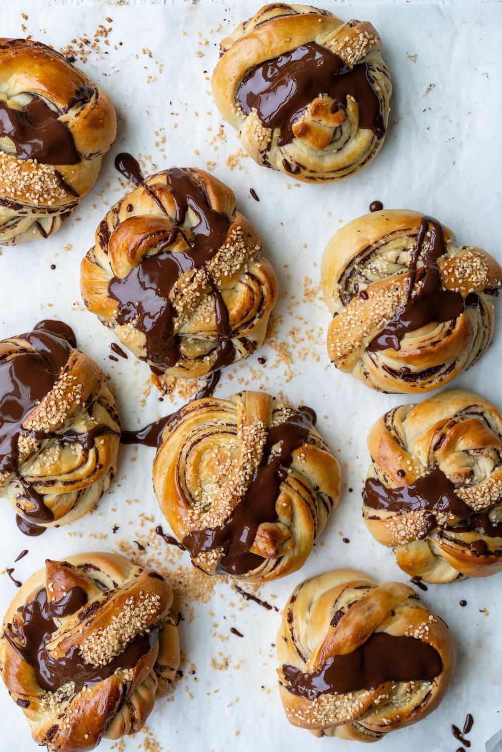 Dark Chocolate, Tahini, and Sesame Buns - a variation on the traditional swedish cinnamon bun, sweet dough is filled with a dark chocolate tahini spread, before being rolled out and twirled into perfect little buns. These are easy to make, and super pretty, not to mention crazy delicious. #swedishbuns #tahini #chocolate