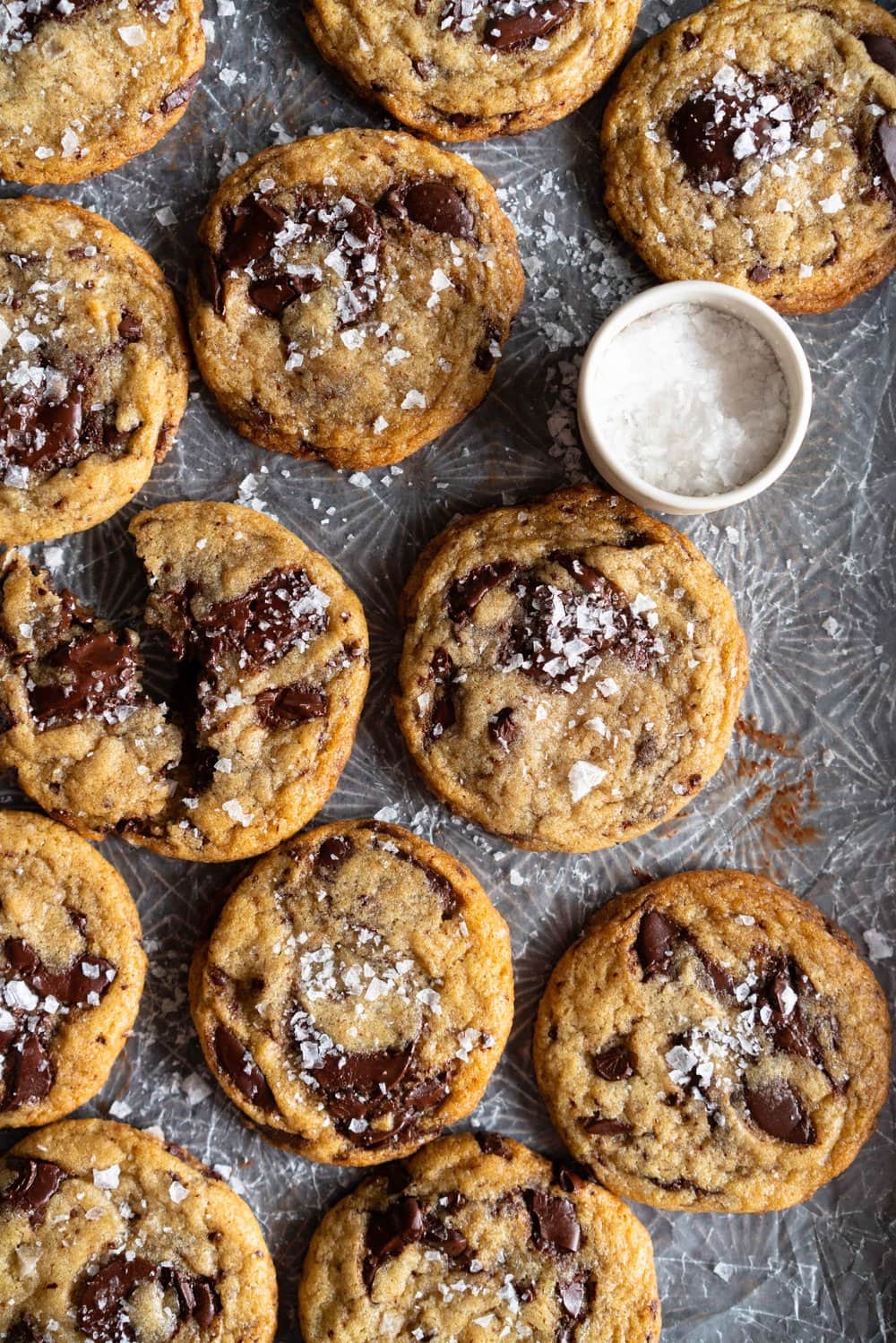 These cookies are not just super delicious and incredibly easy to make, but they also happen to be refined sugar free, AND vegan, and you would never know! The recipe comes from Maggie Batista's new beautiful book, "A new way to food". #chocolatechipcookies #vegan #refinedsugarfree #dairyfree