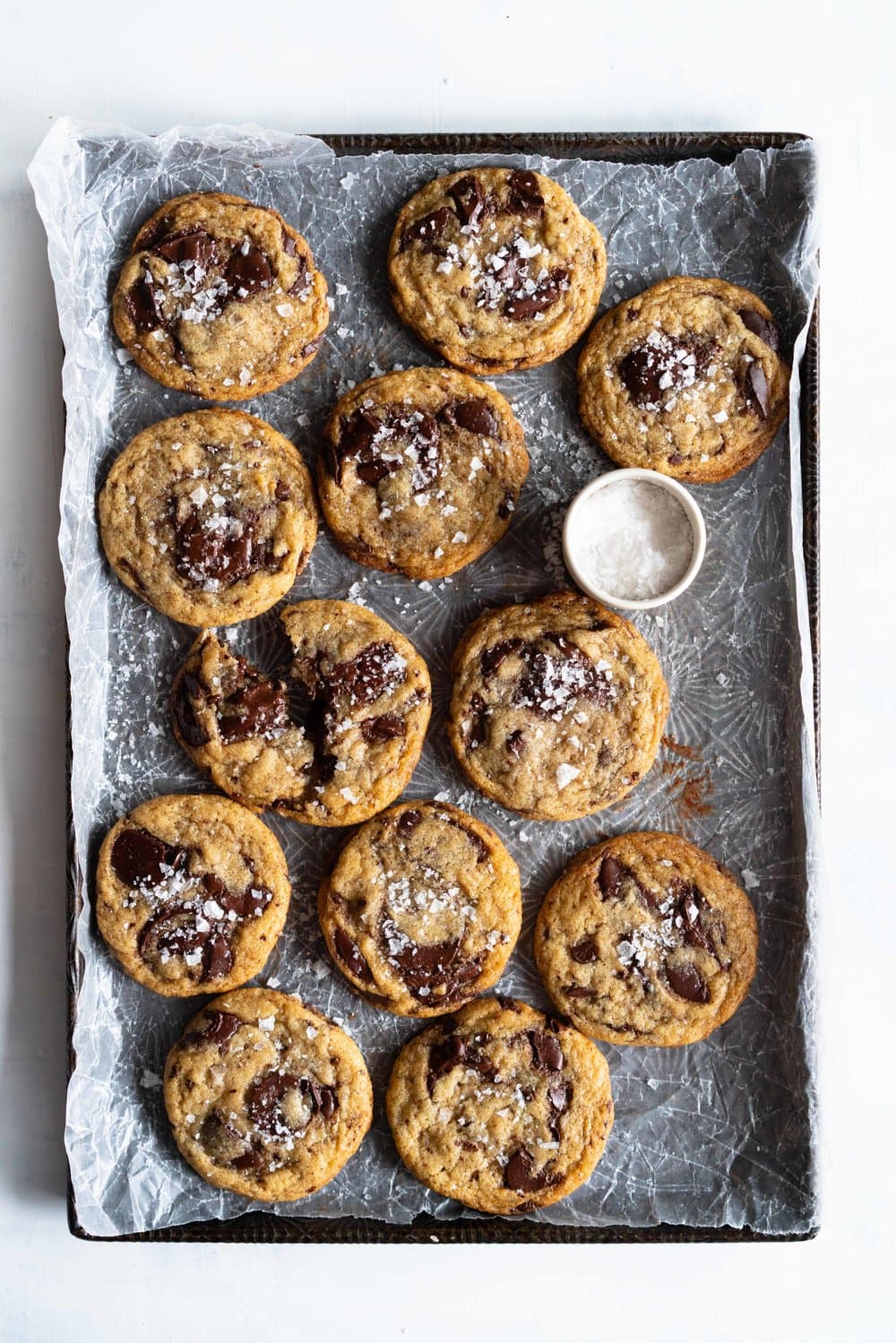 These cookies are not just super delicious and incredibly easy to make, but they also happen to be refined sugar free, AND vegan, and you would never know! The recipe comes from Maggie Batista's new beautiful book, "A new way to food". #chocolatechipcookies #vegan #refinedsugarfree #dairyfree