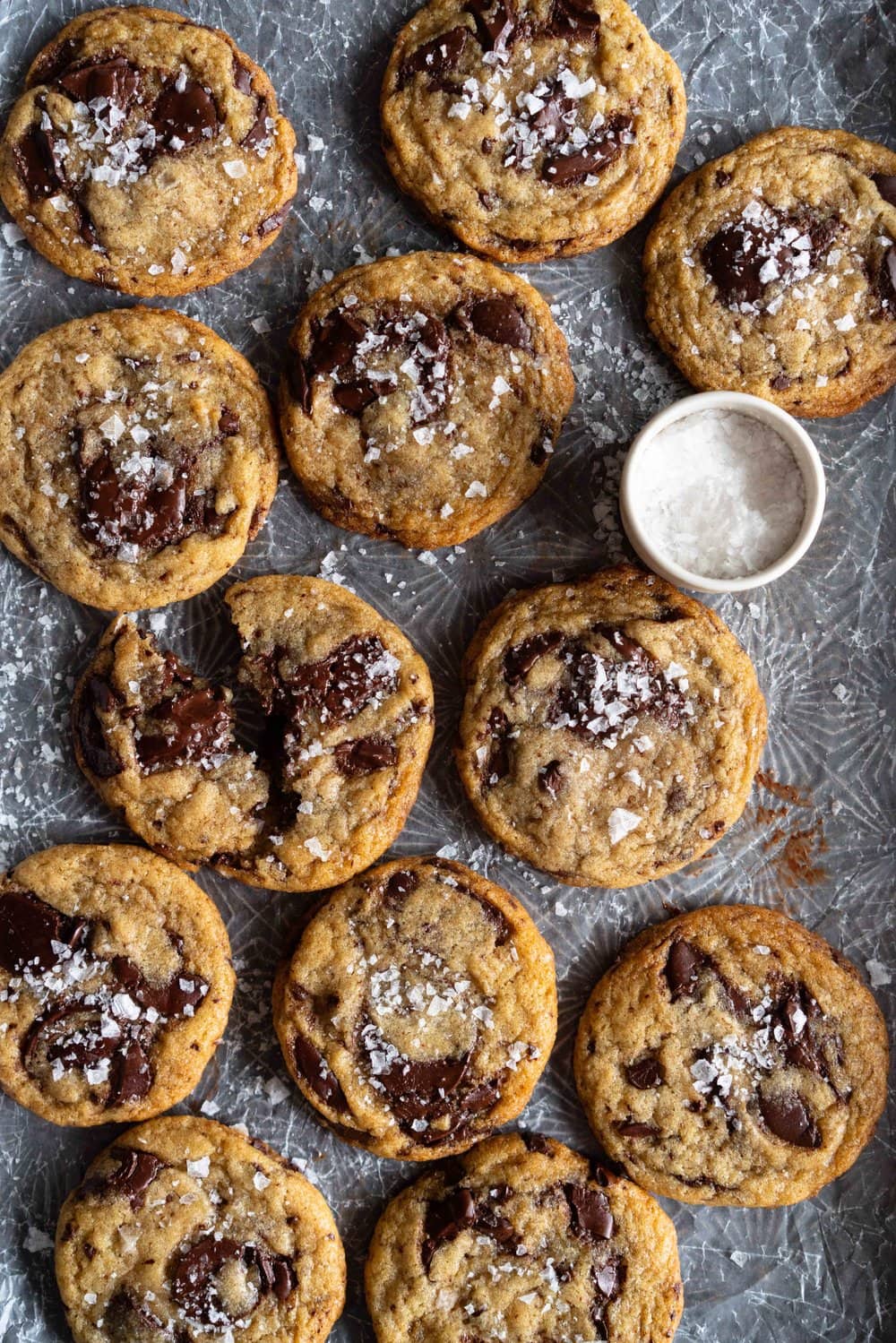 These cookies are not just super delicious and incredibly easy to make, but they also happen to be refined sugar free, AND vegan, and you would never know! The recipe comes from Maggie Batista's new beautiful book, "A new way to food". #chocolatechipcookies #vegan #refinedsugarfree #dairyfree